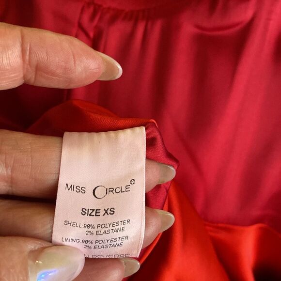 Miss CircleElegant Red satin Off-Shoulder Dress, XS - Picture 10 of 13